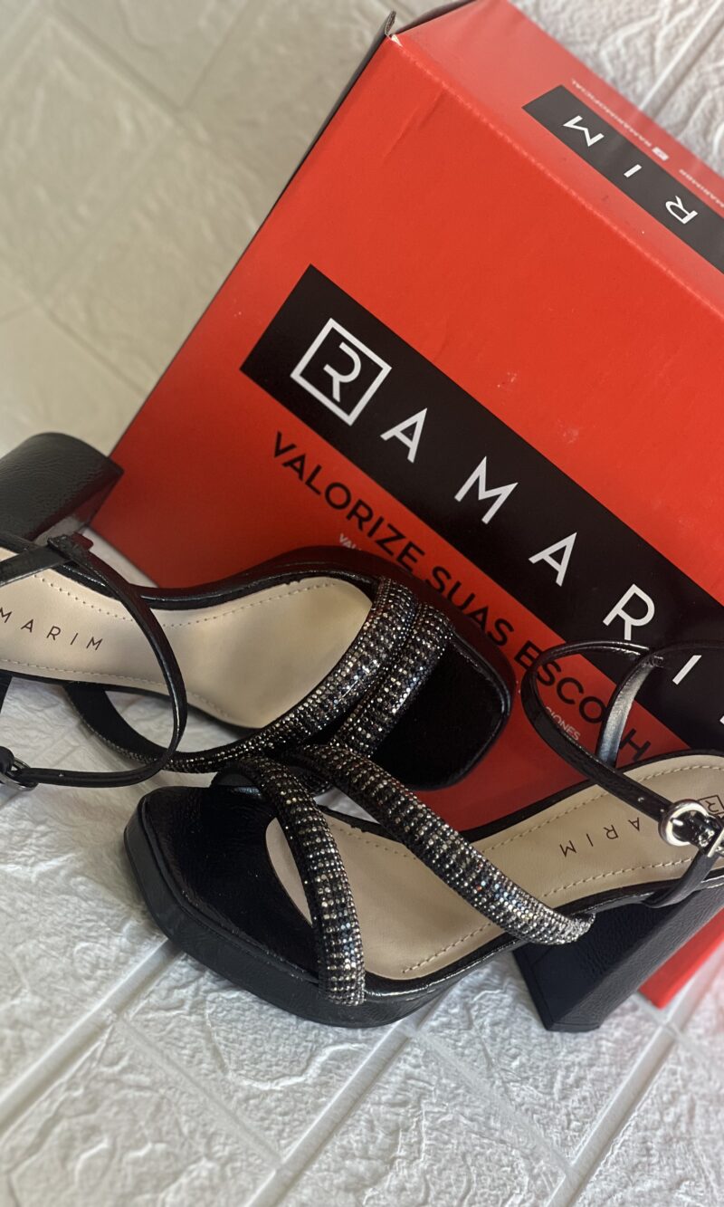 sandalia glam verniz preto brilhos ramarim 25 57202