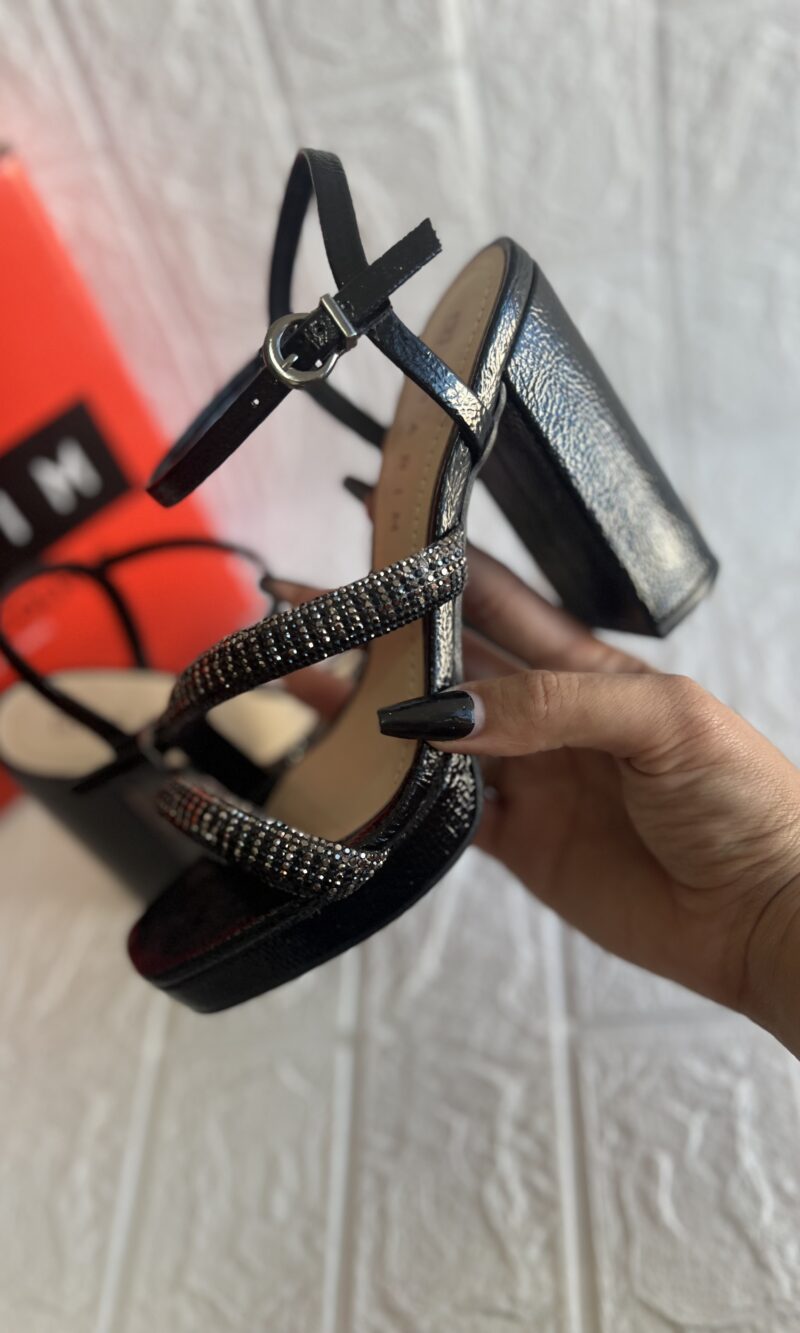 sandalia glam verniz preto brilhos ramarim 25 57202