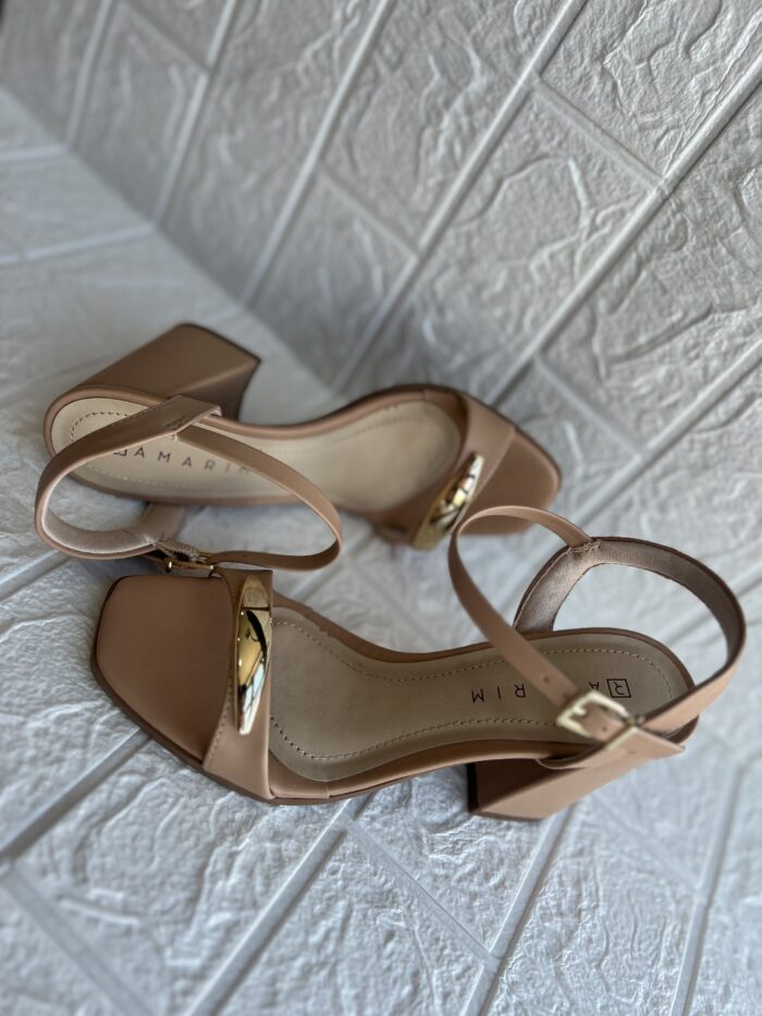 sandalia enfeite ouro caqui bege ramarim 25 41202