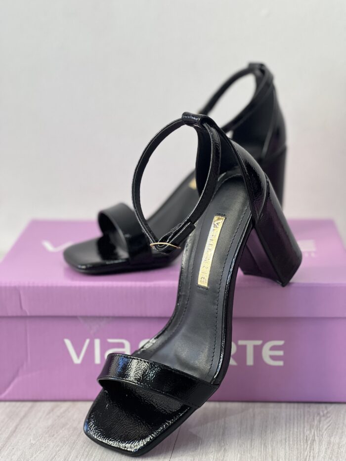 sandalia verniz preto via marte 139 025 01
