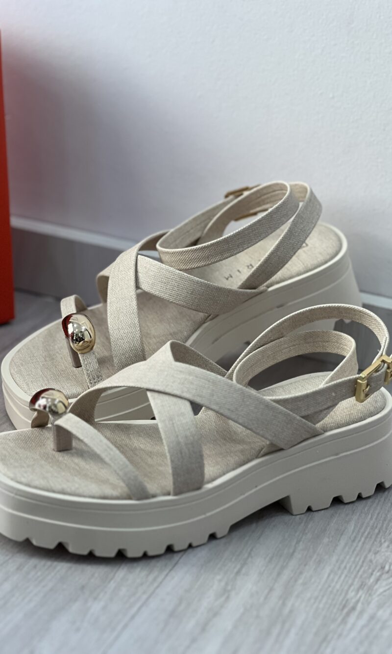 sandalia enfeite ouro bege ramarim 25 38204