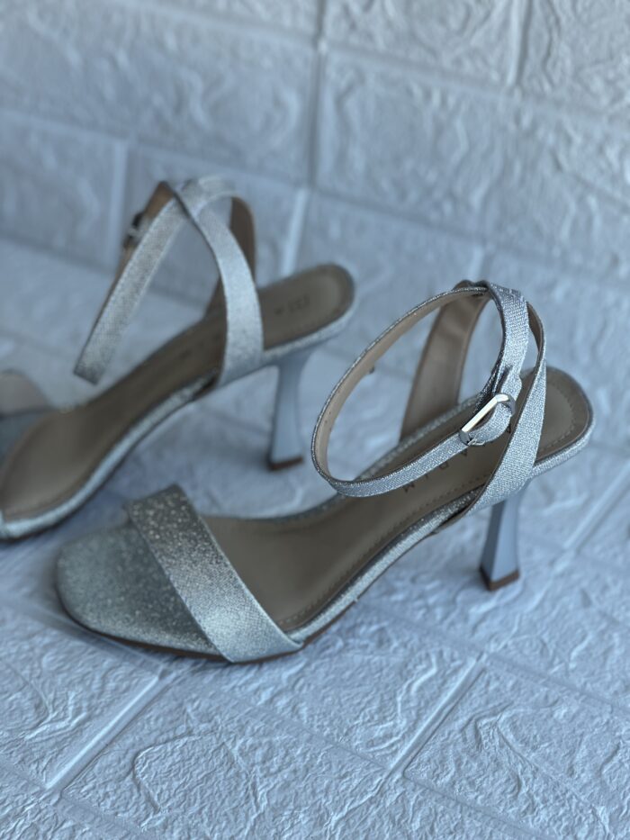 sandalia salto fino prata ramarim 2526201 sandalia salto fino prata ramarim 2526201