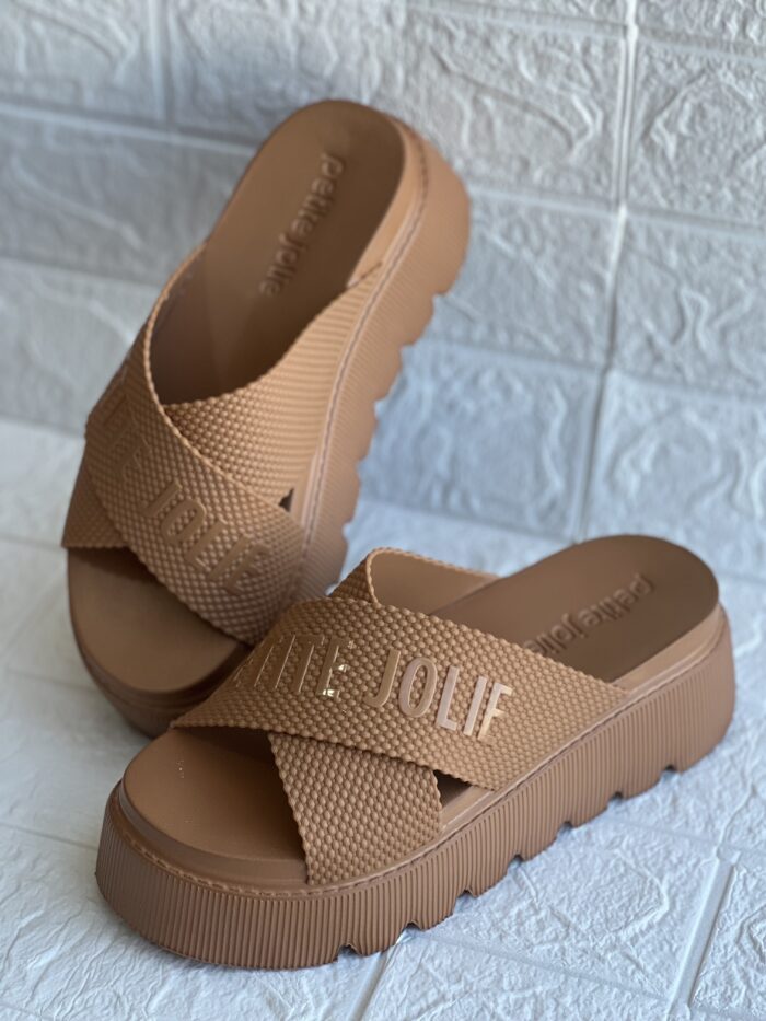 tamanco chinelo tratorado doce de leite petite jolie pj7588 tamanco chinelo tratorado doce de leite petite jolie pj7588