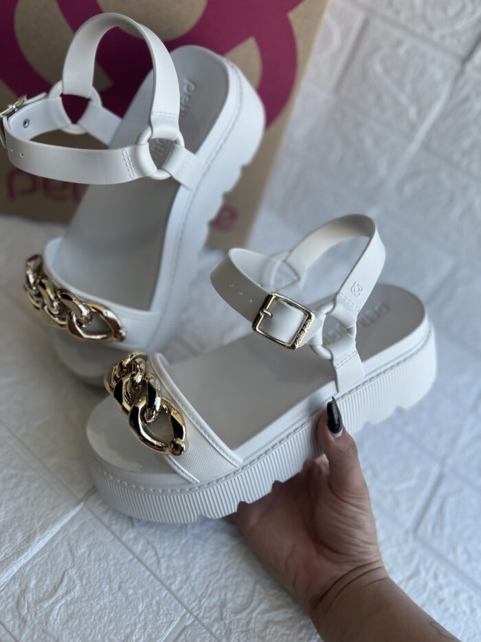 sandalia tratorada off white petite jolie pj7583