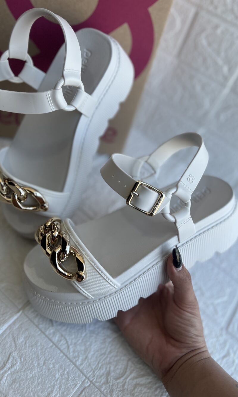 sandalia tratorada off white petite jolie pj7583