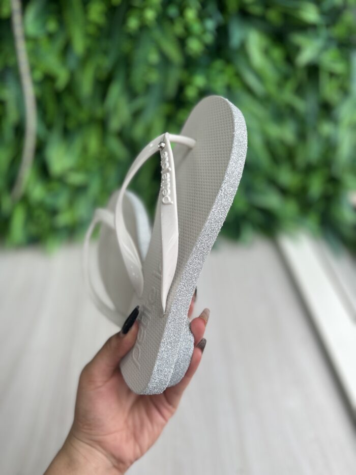 chinelo branco brilhos prata petite jolie pj6970 chinelo branco brilhos prata petite jolie pj6970