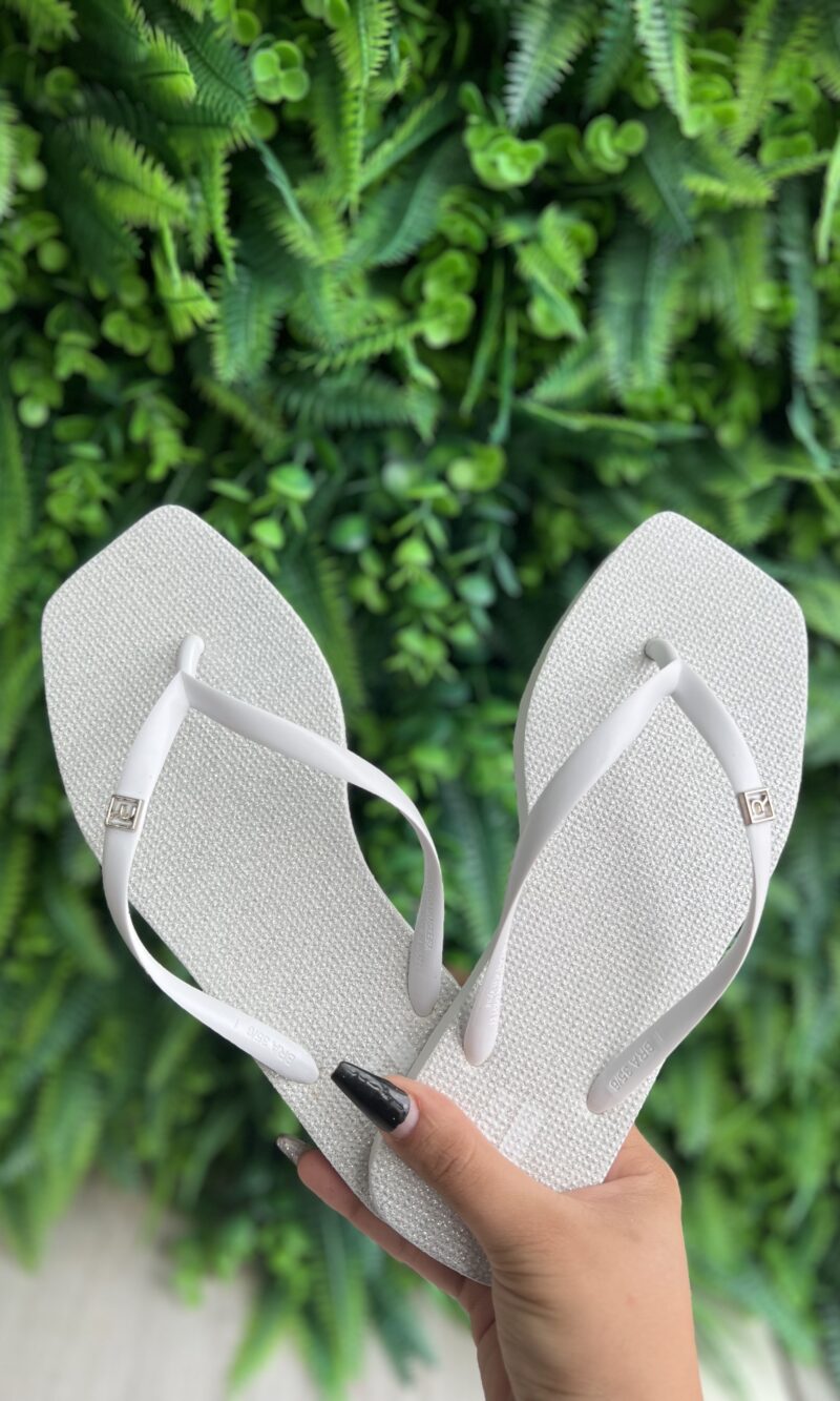 chinelo branco prata com metal solarize ramarim 252235 chinelo branco prata com metal solarize ramarim 252235