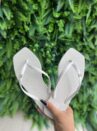 chinelo branco prata com metal solarize ramarim 252235
