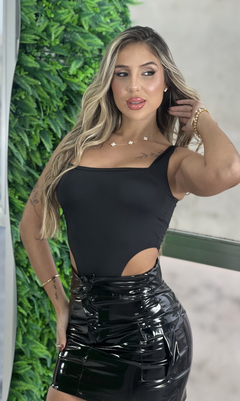 body cavado tau preto