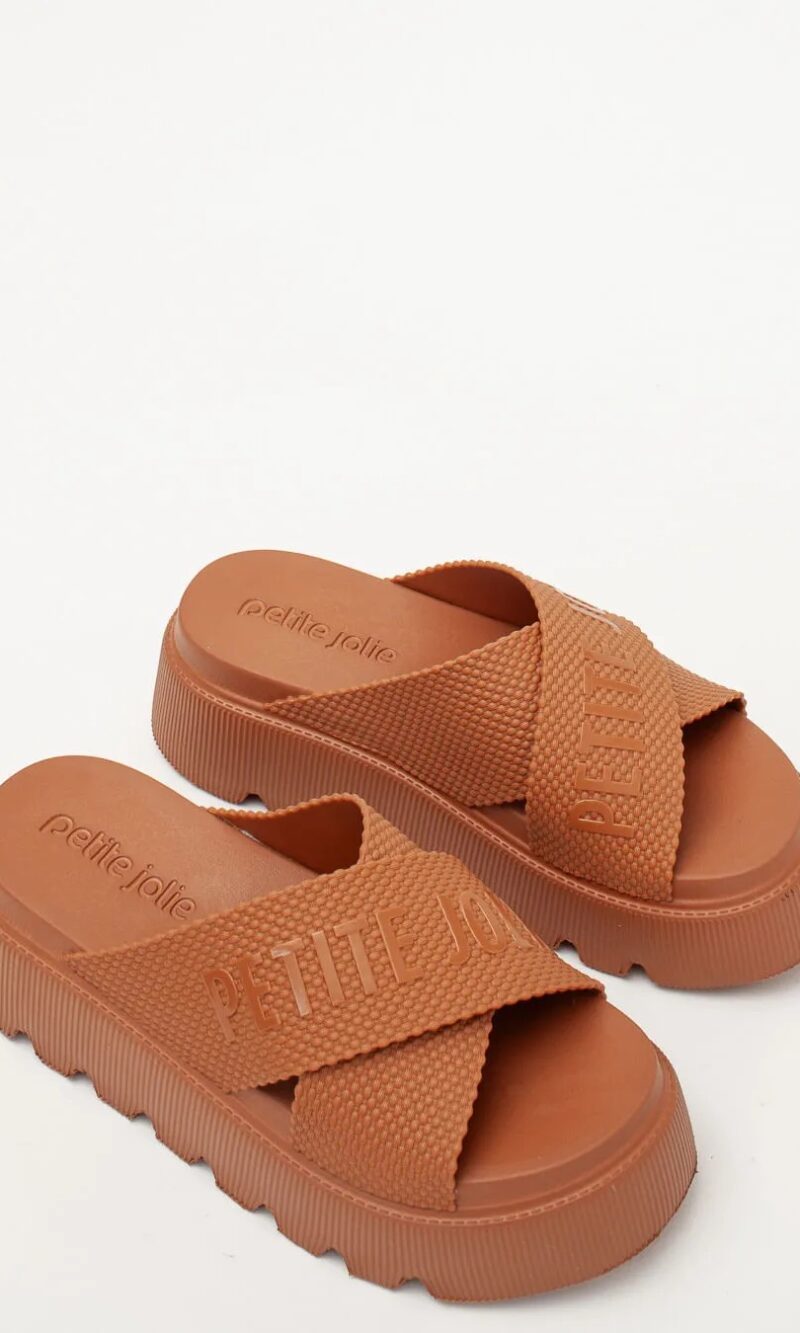 tamanco chinelo tratorado doce de leite petite jolie pj7588