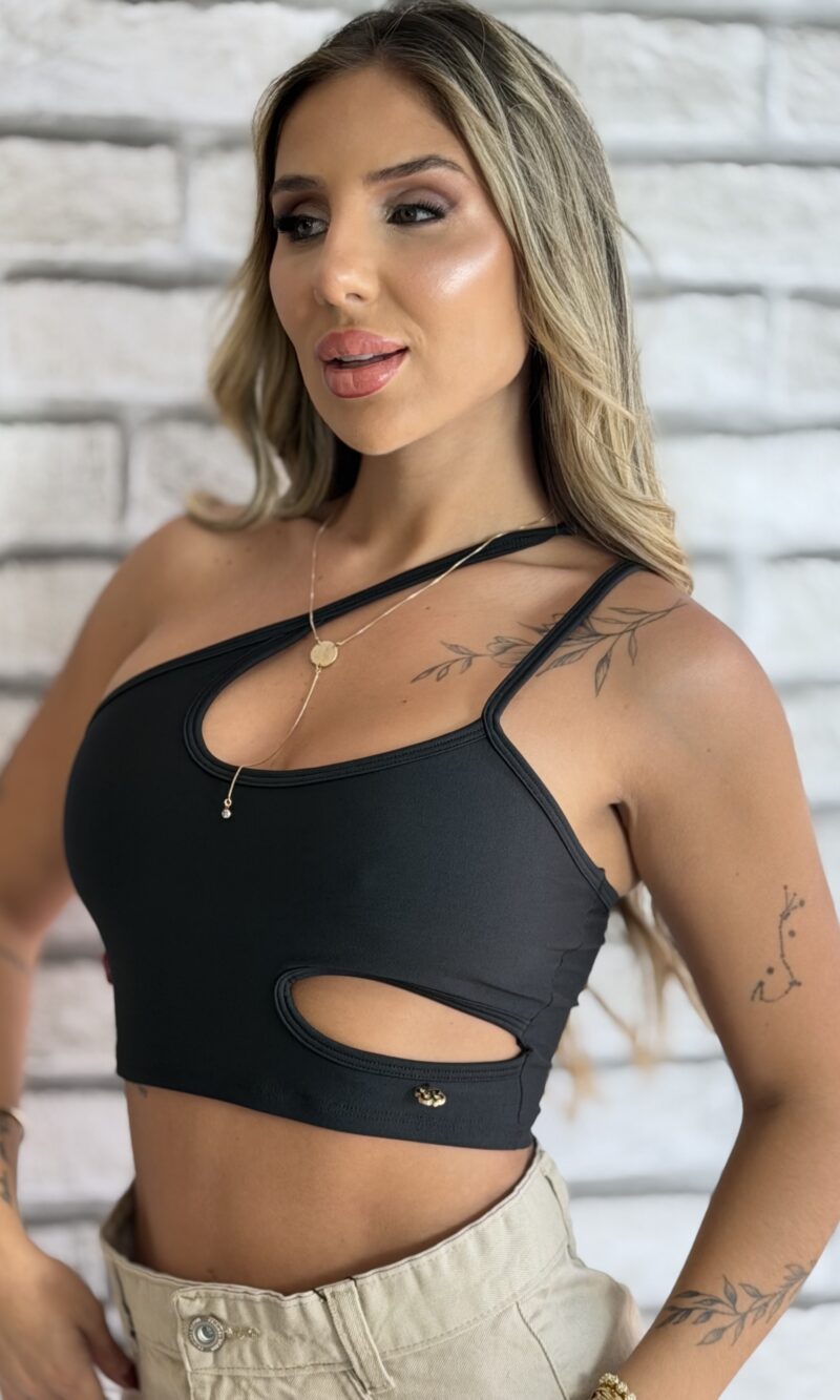 cropped thaila preto