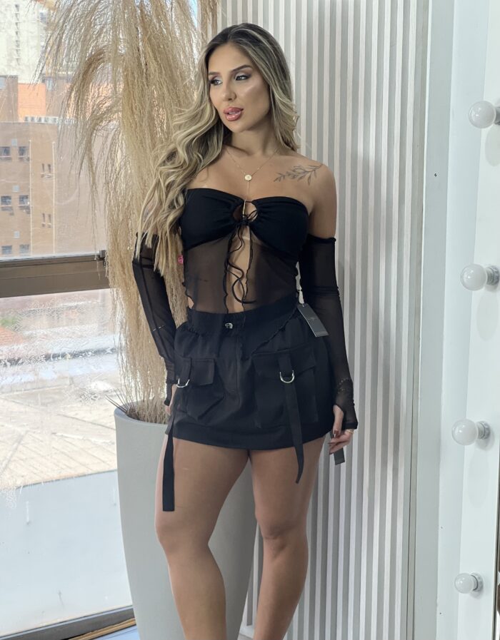 cropped celine tule com manguito preto cropped celine tule com manguito preto