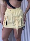 saia com short tai amarelo