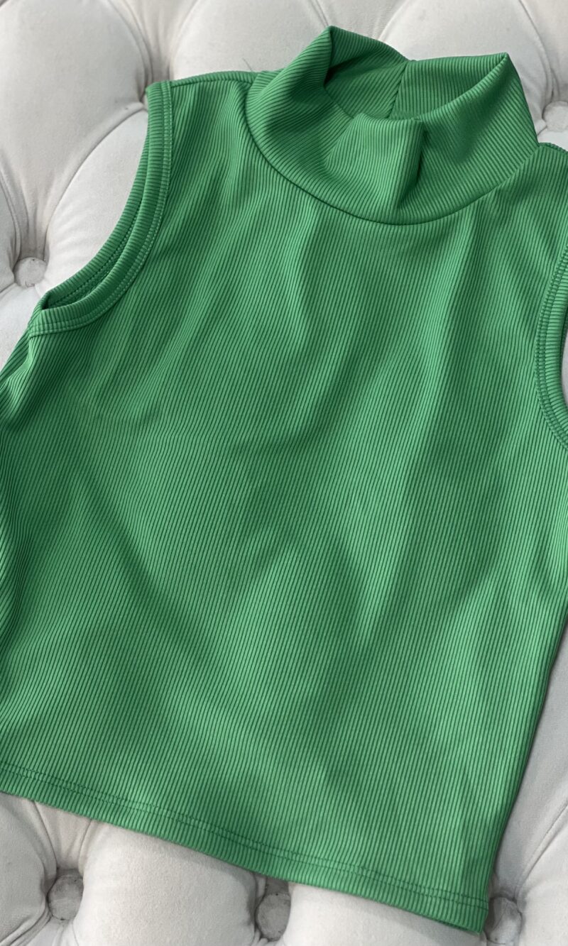 black cropped rayra verde bandeira