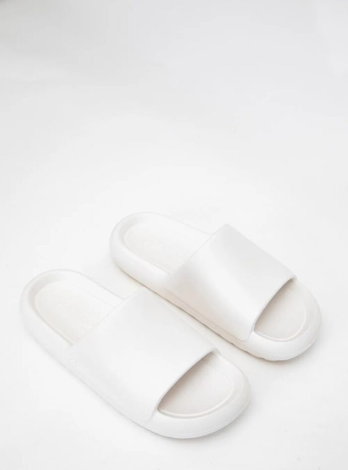 chinelo slide nuvem off white petite jolie pj7639 chinelo slide nuvem off white petite jolie pj7639