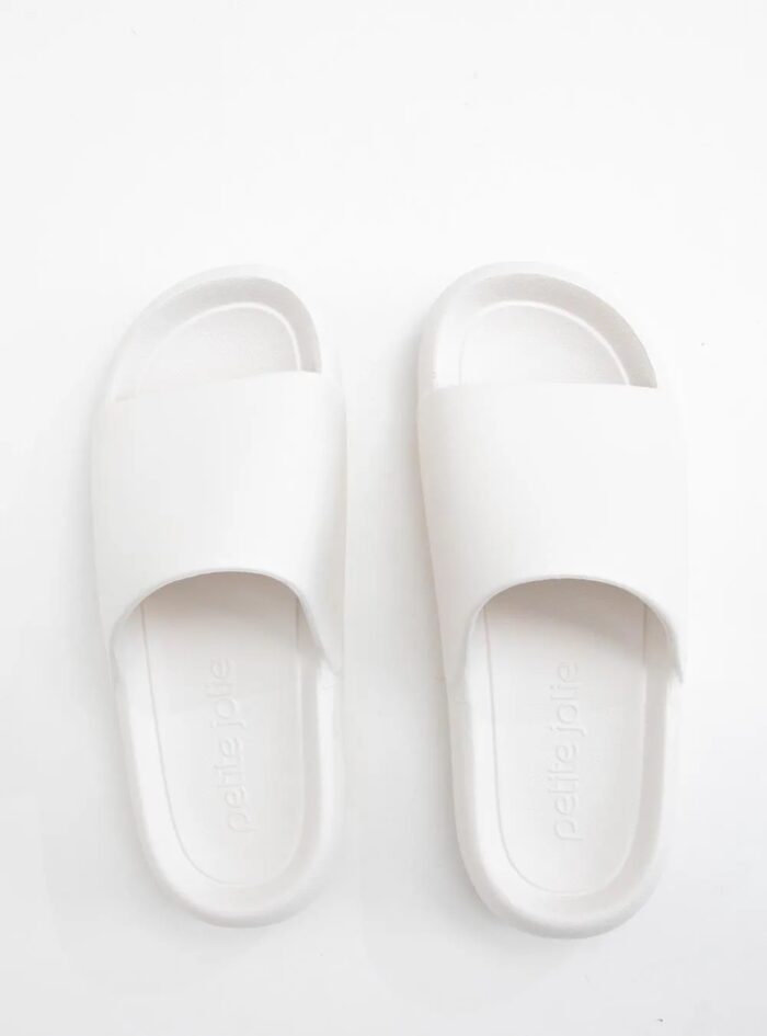 chinelo slide nuvem off white petite jolie pj7639 chinelo slide nuvem off white petite jolie pj7639