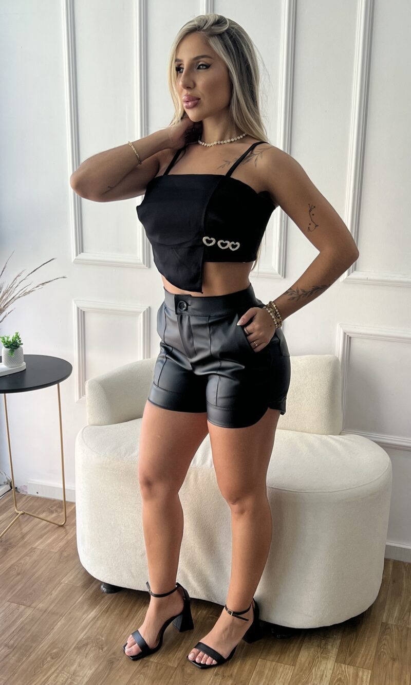 short courino rebecca preto