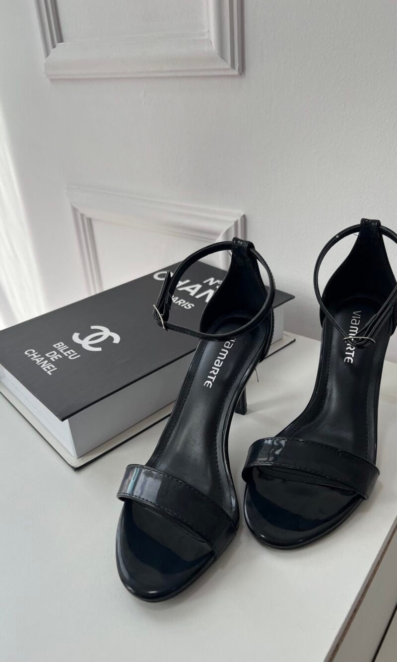 sandalia bico fino preto via marte 23 18601 01