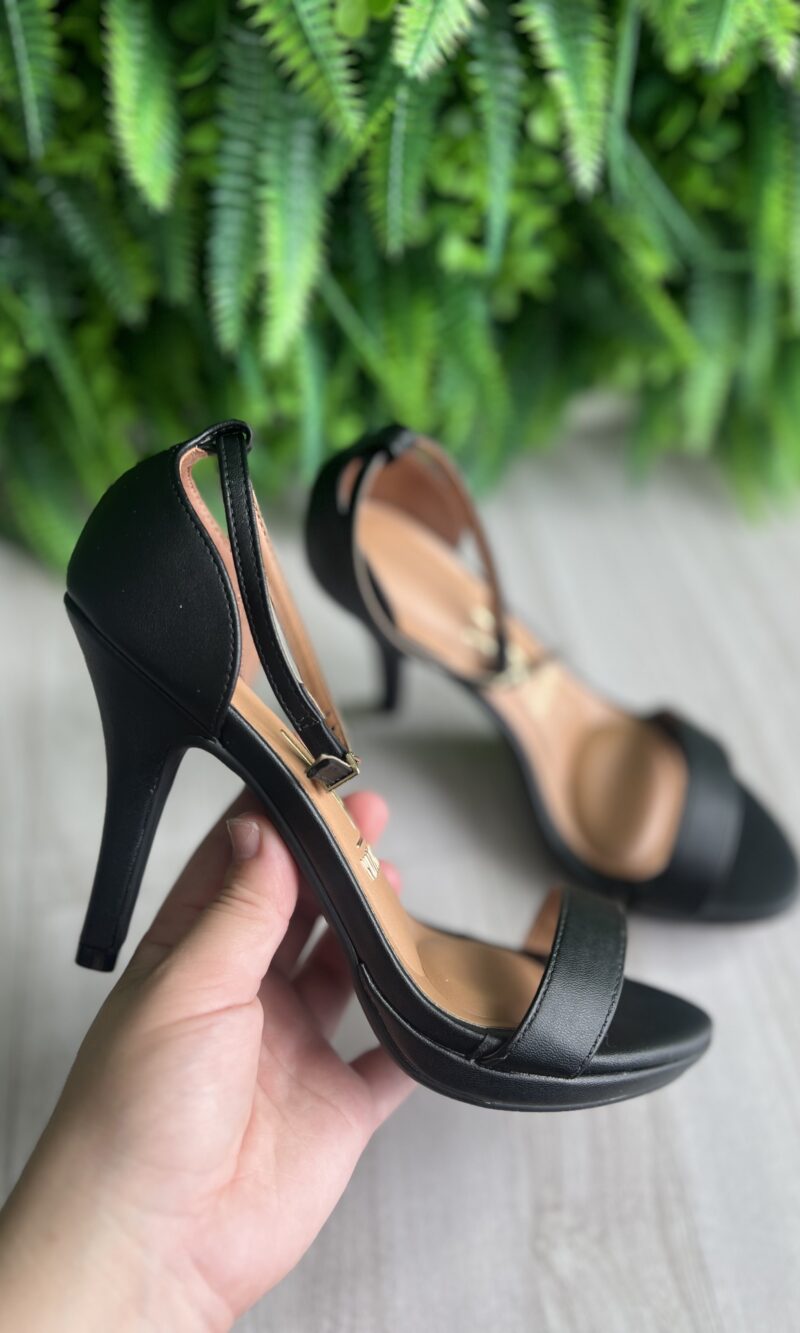 sandalia salto agulha preto vizzano 6210.655
