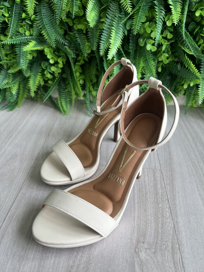 sandalia salto agulha off white vizzano 6210.655 sandalia salto agulha off white vizzano 6210.655