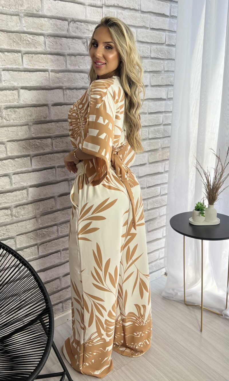 conjunto mi estampado bege