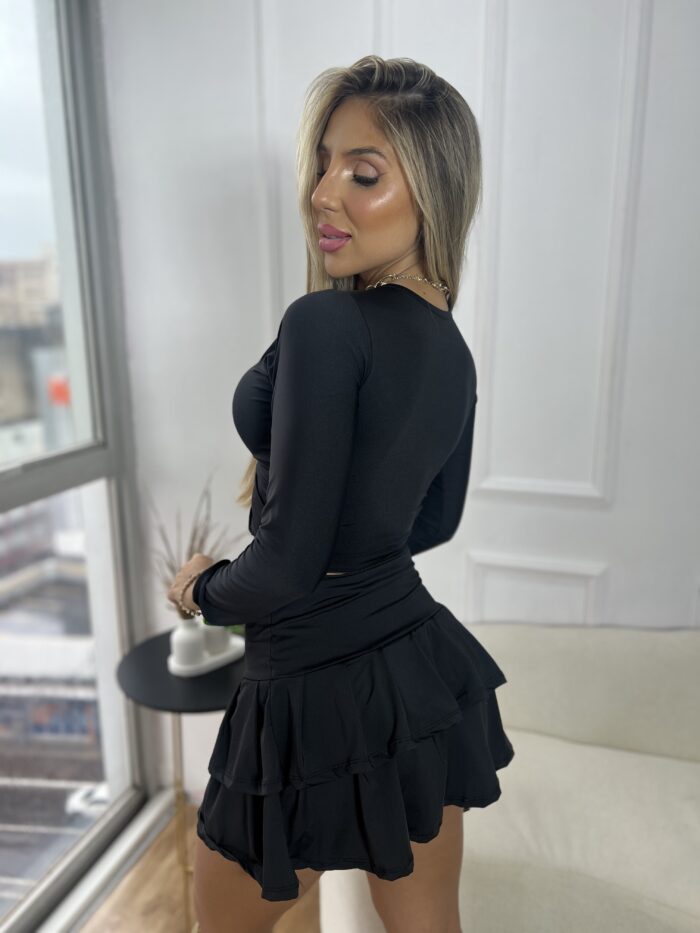 cropped manga longa antonela preto cropped manga longa antonela preto