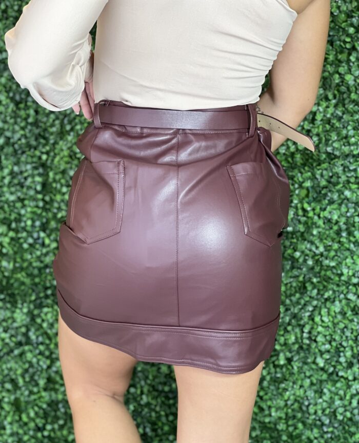 saia com short e cinto couro bordo saia com short e cinto couro bordo