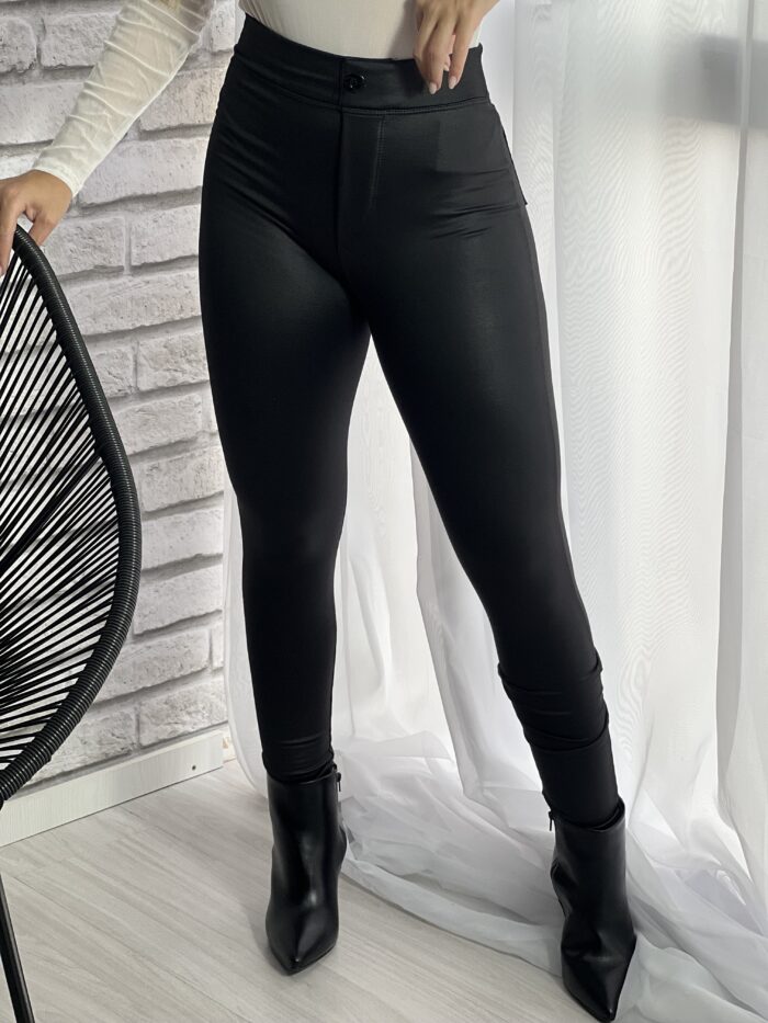 calca peluciada cirre lorena preto calca peluciada cirre lorena preto