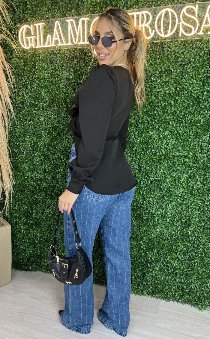 camisa cropped alongada agata preto camisa cropped alongada agata preto