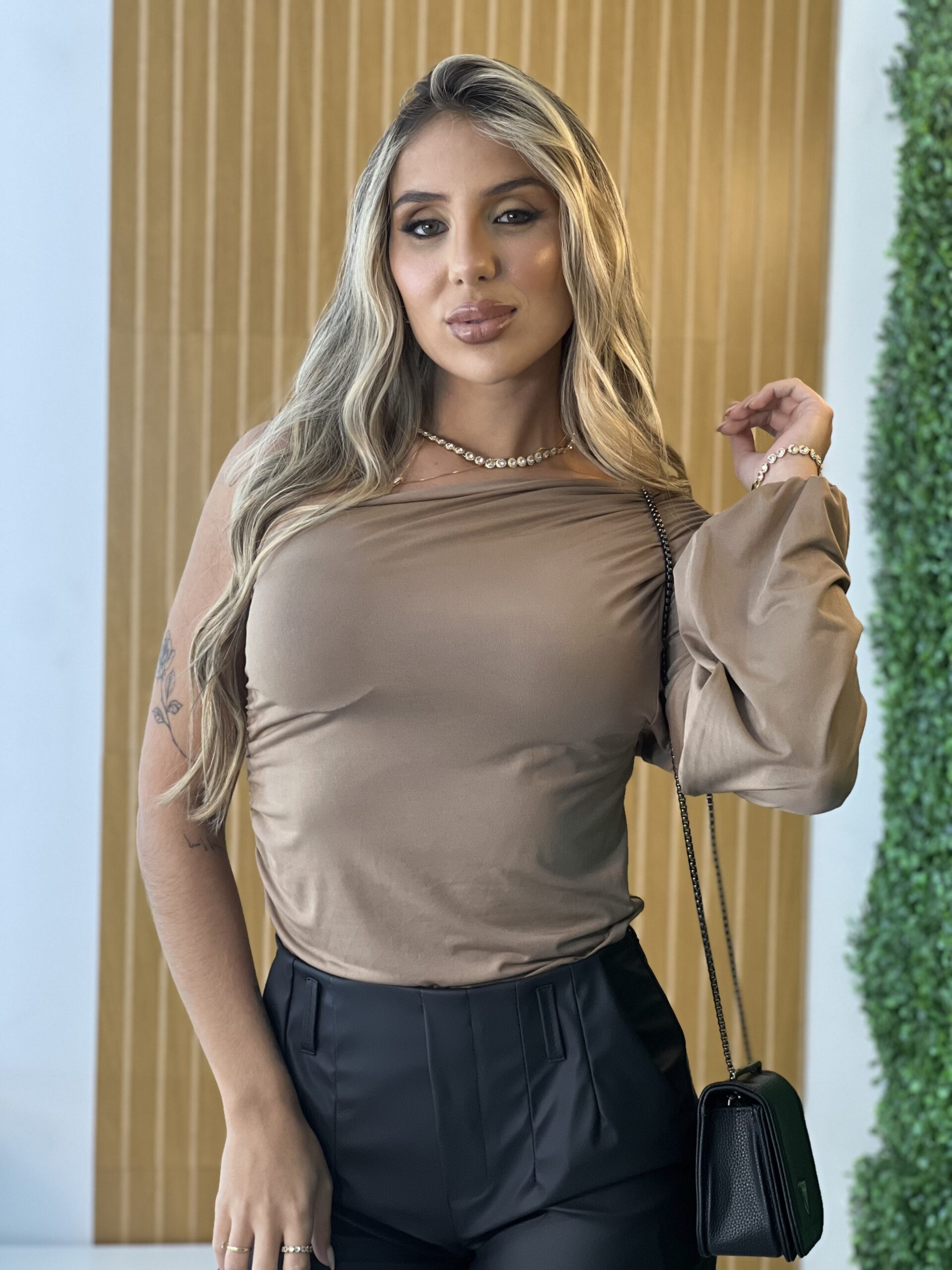 blusa silvana bege blusa silvana bege