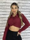 camisa cropped bordo