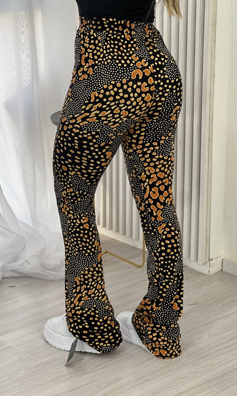 calca flare pitanga estampa 4