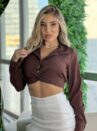 camisa cropped marrom