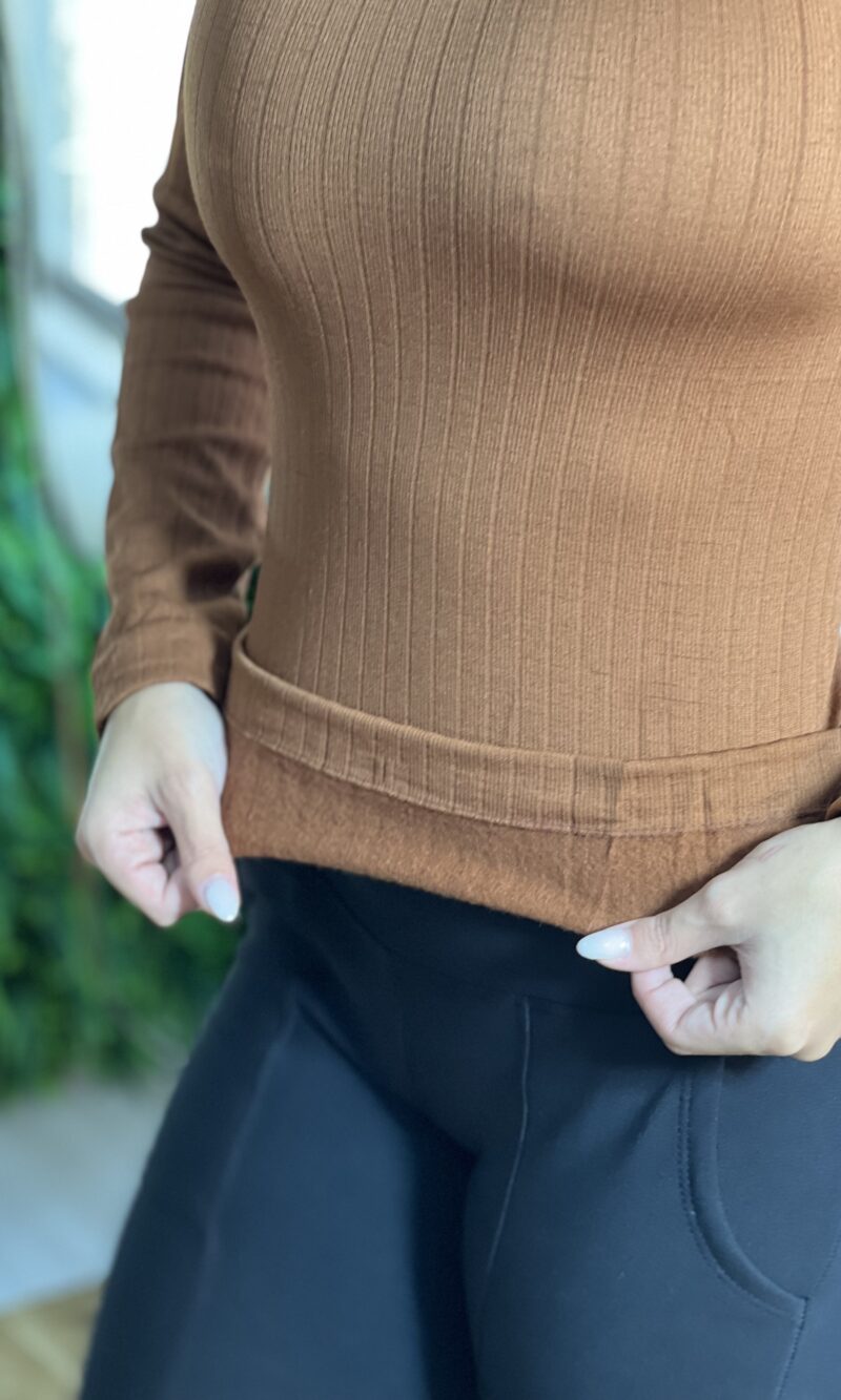 blusa termica canelada gola caramelo