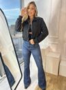 jaqueta cropped suede bruna preto