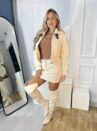 jaqueta cropped suede bruna off white