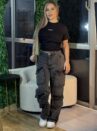 calca jeans wide leg cargo preto estonado