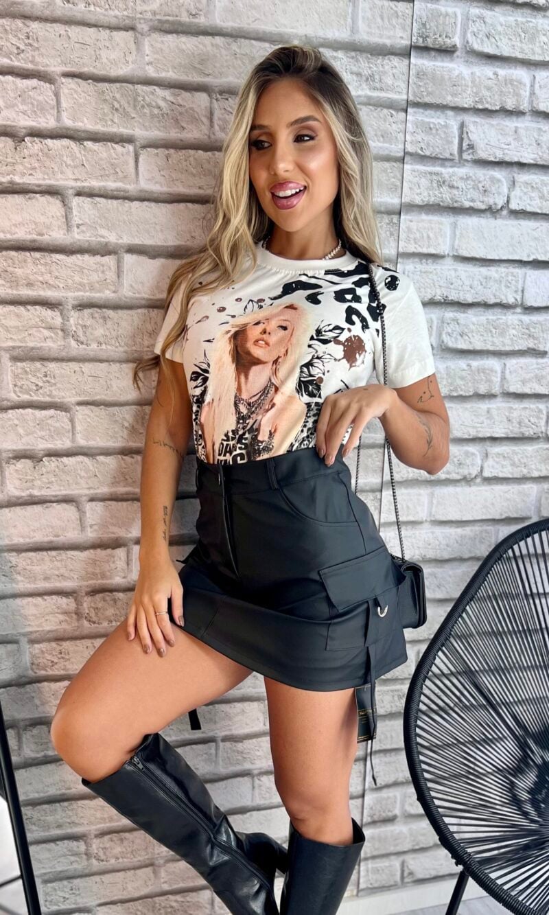 saia com short courino cargo preto