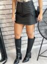 saia com short courino cargo preto