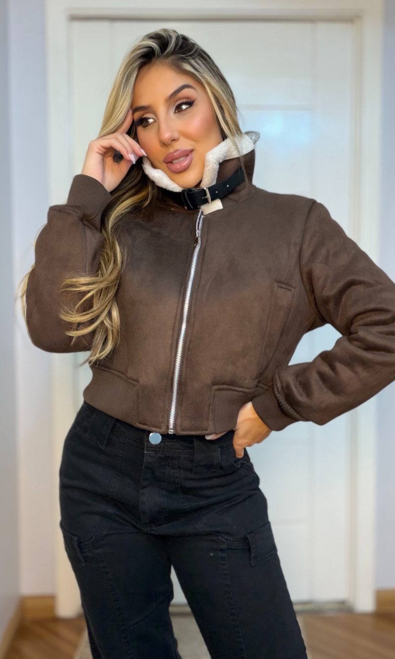 jaqueta cropped suede bruna marrom