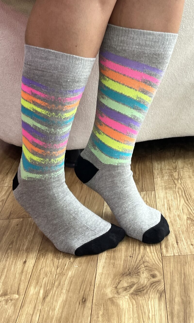 meia cano longo estampado cinza