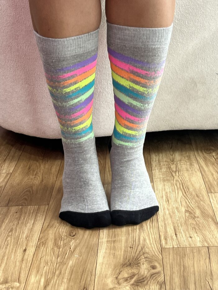 meia cano longo estampado cinza