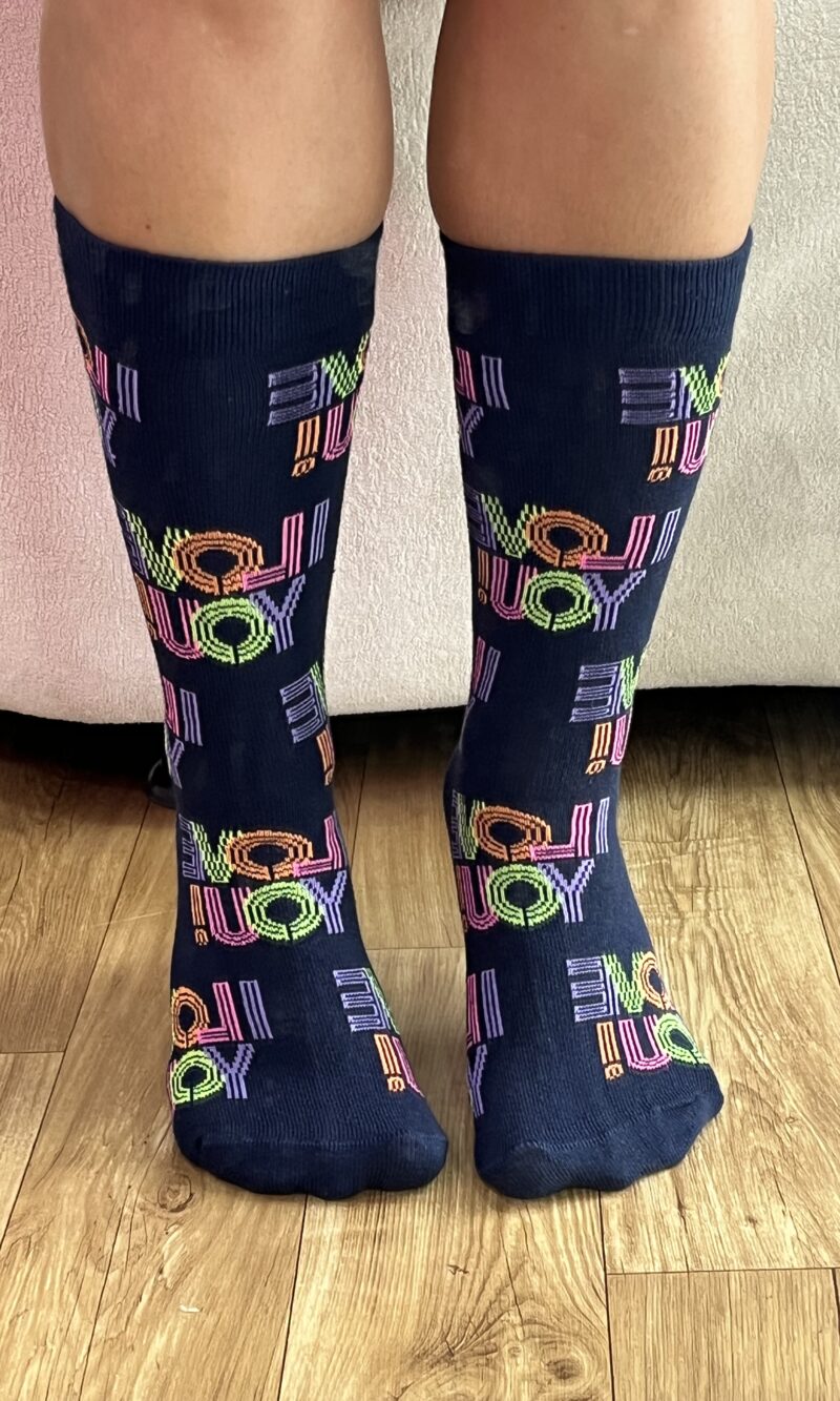 meia cano longo estampado azul