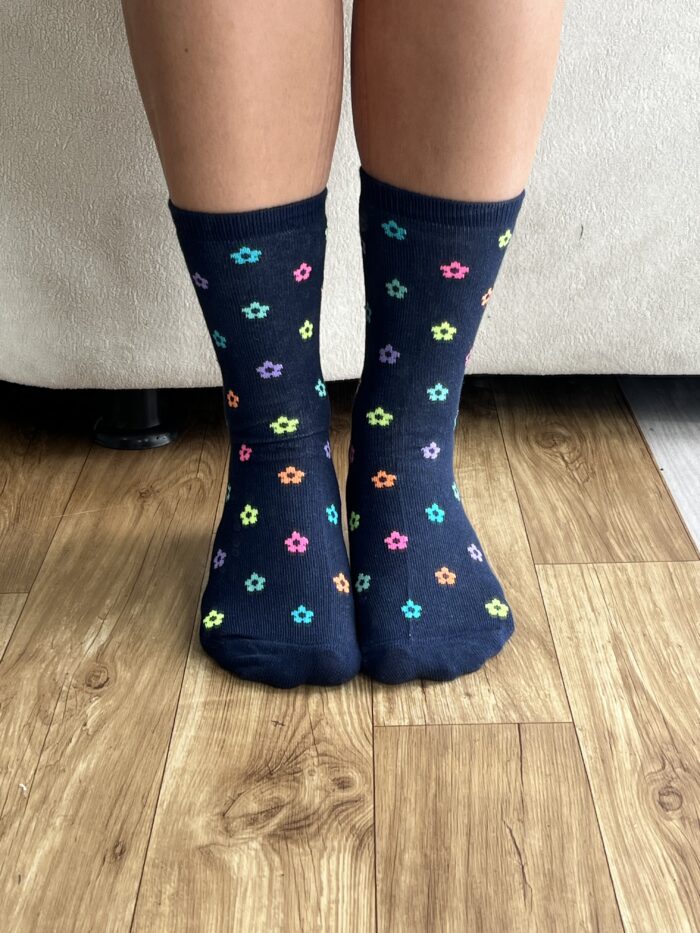 meia cano medio estampado azul marinho flor