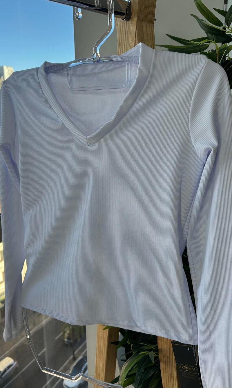blusa flanelada gola v ully branco blusa flanelada gola v ully branco
