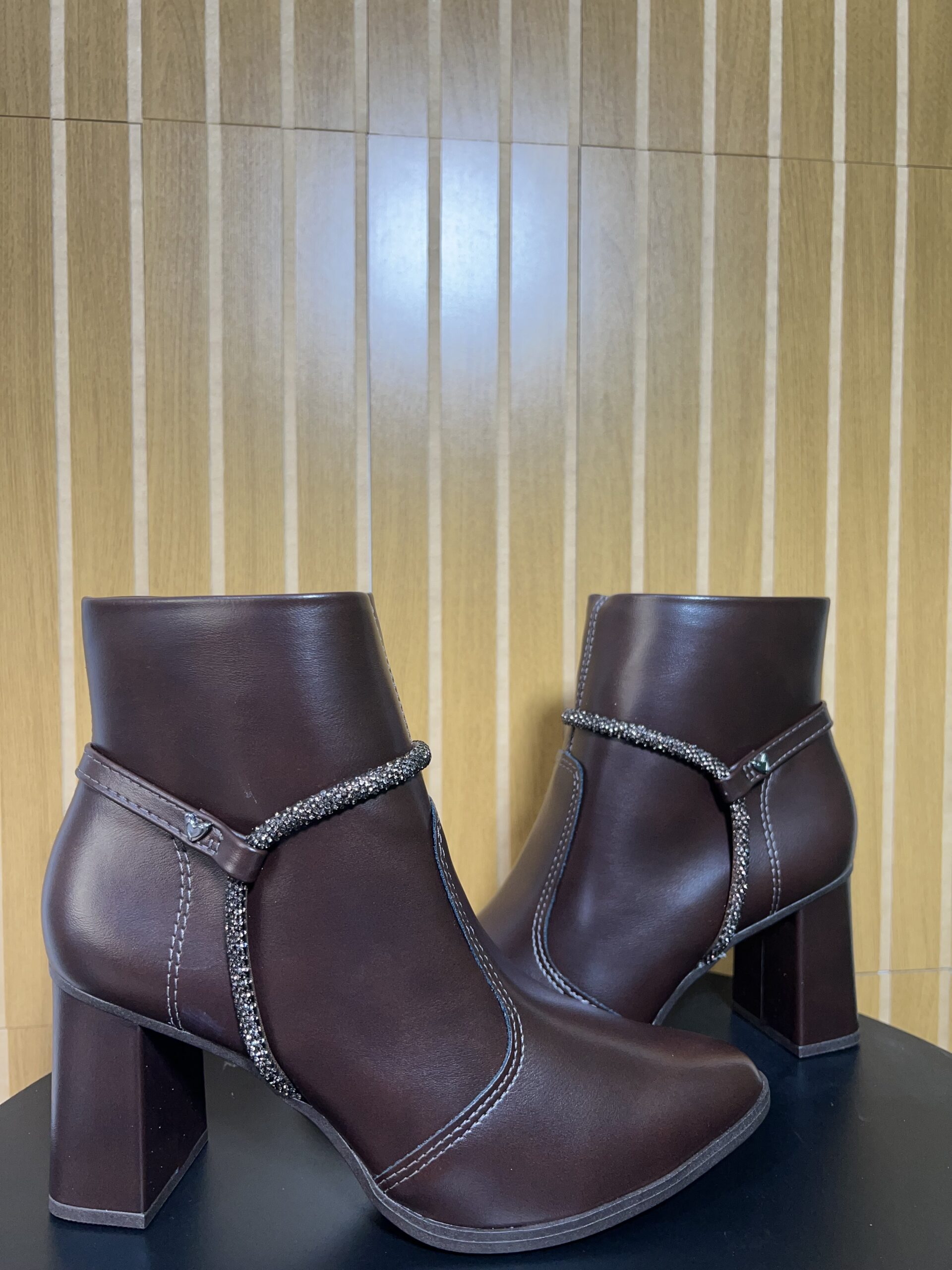 bota cano curto strass marrom mississipi jo355 bota cano curto strass marrom mississipi jo355