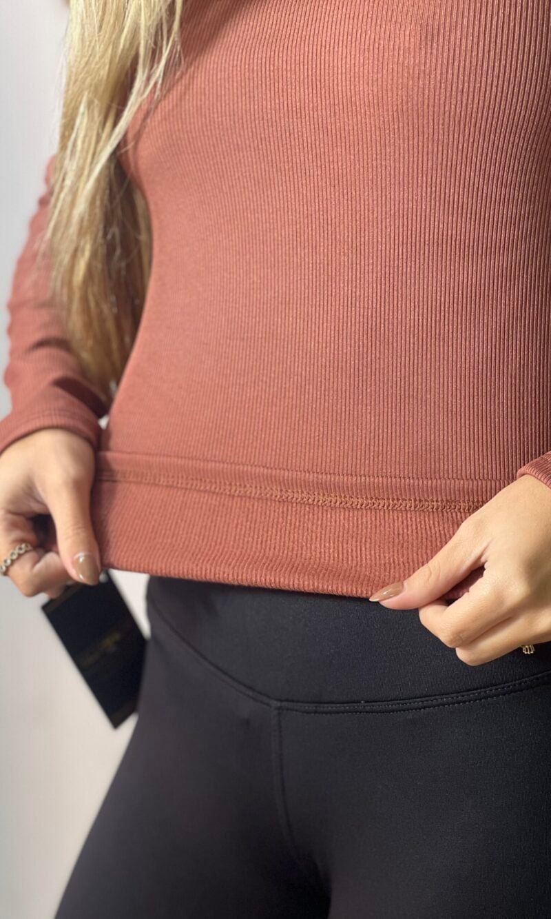 blusa flanelada gola alta sara marrom blusa flanelada gola alta sara marrom