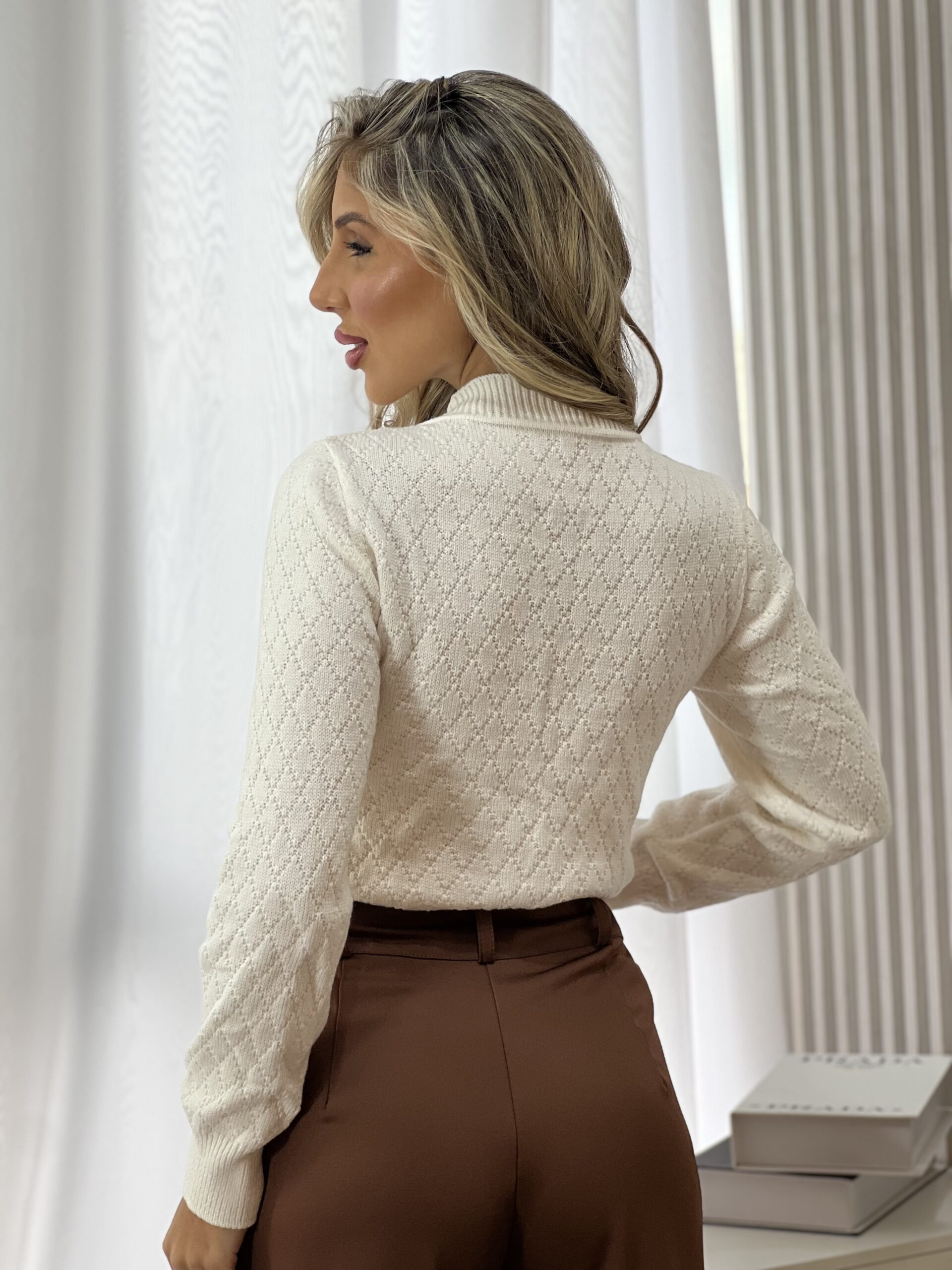 blusa tricot modal joice off white blusa tricot modal joice off white
