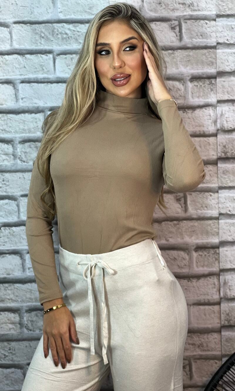 blusa flanelada gola alta fiorella bege