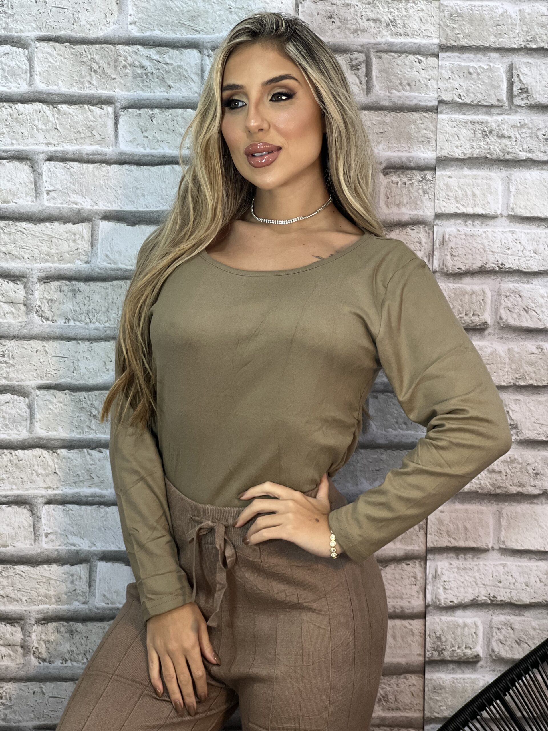 blusa drapeada anastÁcia verde oliva blusa drapeada anastÁcia verde oliva